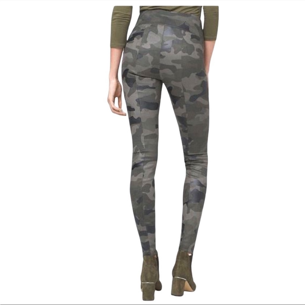WHBM White House Black Market Runway Leggings in Camouflage
